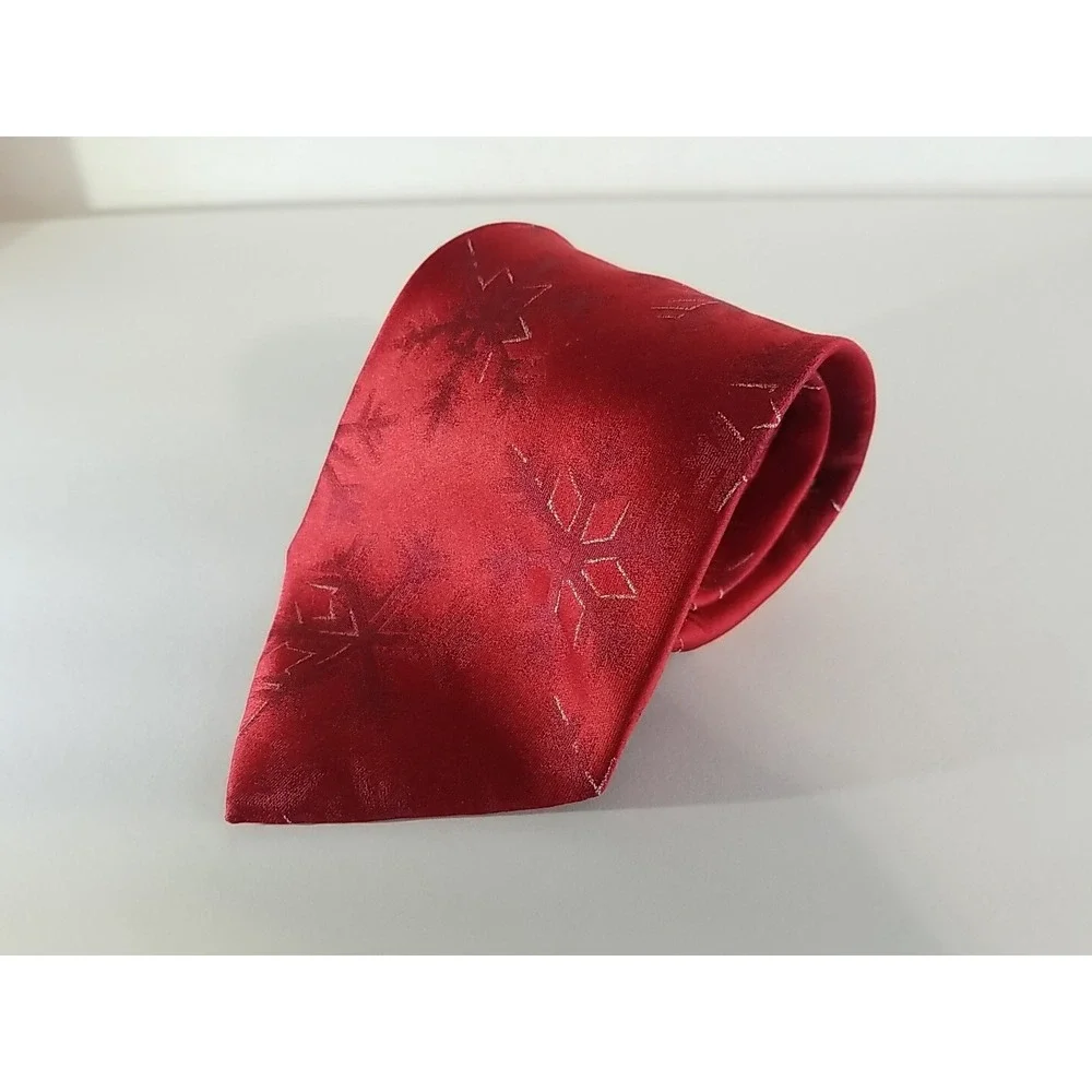 HOLIDAYS Silk Necktie Mens Red Christmas Snowflake Holiday Tie 60 X 3.75